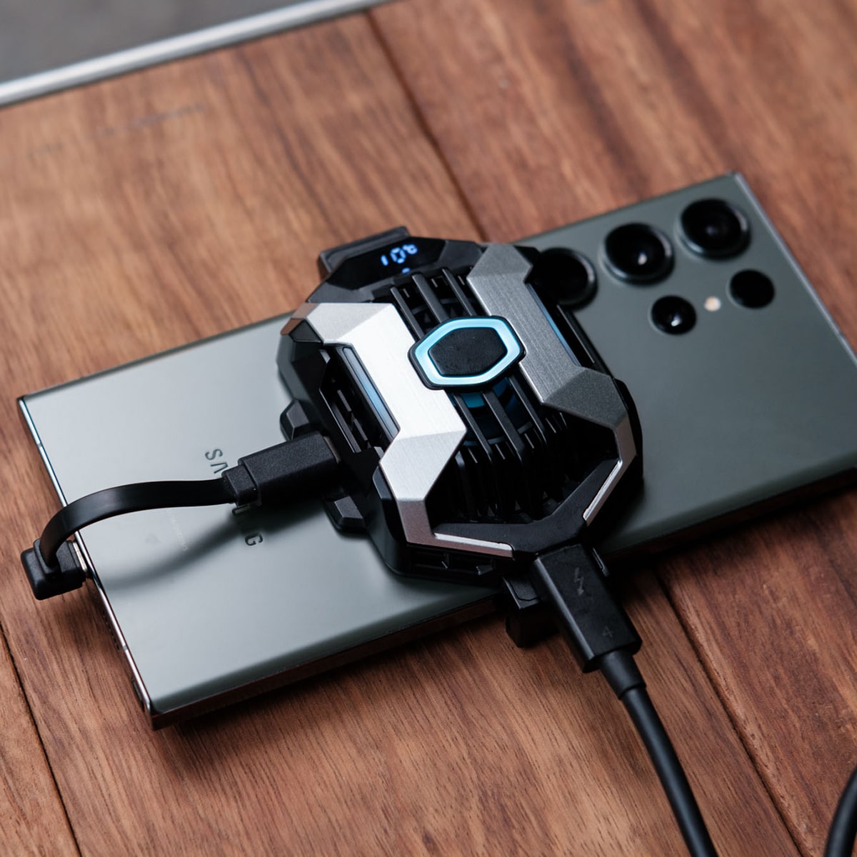 Quạt tản nhiệt điện thoại Cryo Phone Cooler sò lạnh chính hãng Cooler Master led RGB