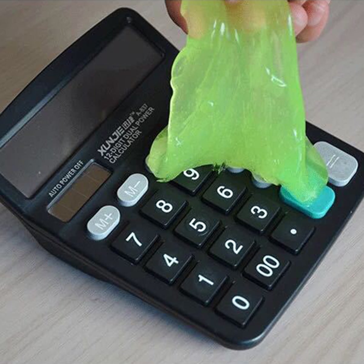 Gel vệ sinh bàn phím, điều khiển TV, lỗ thông hơi điều hòa, lỗ thông hơi trên ô tô đa năng Super Clean màu xanh túi 80 gram