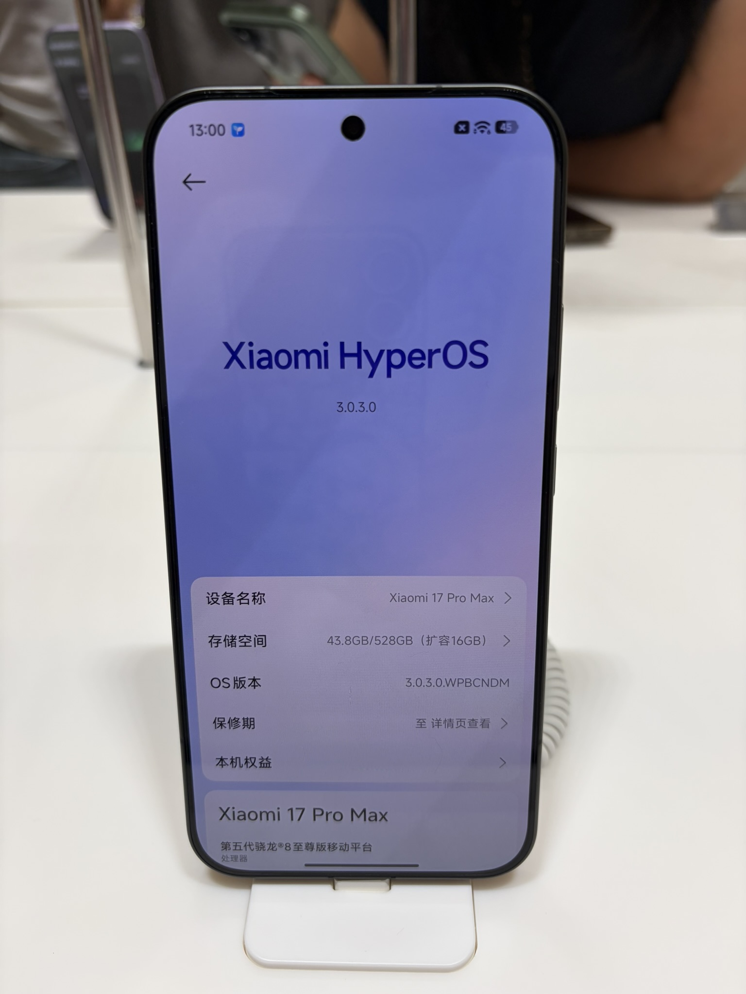 Xiaomi 17 Pro Max với màn hình phụ độc đáo và camera Leica