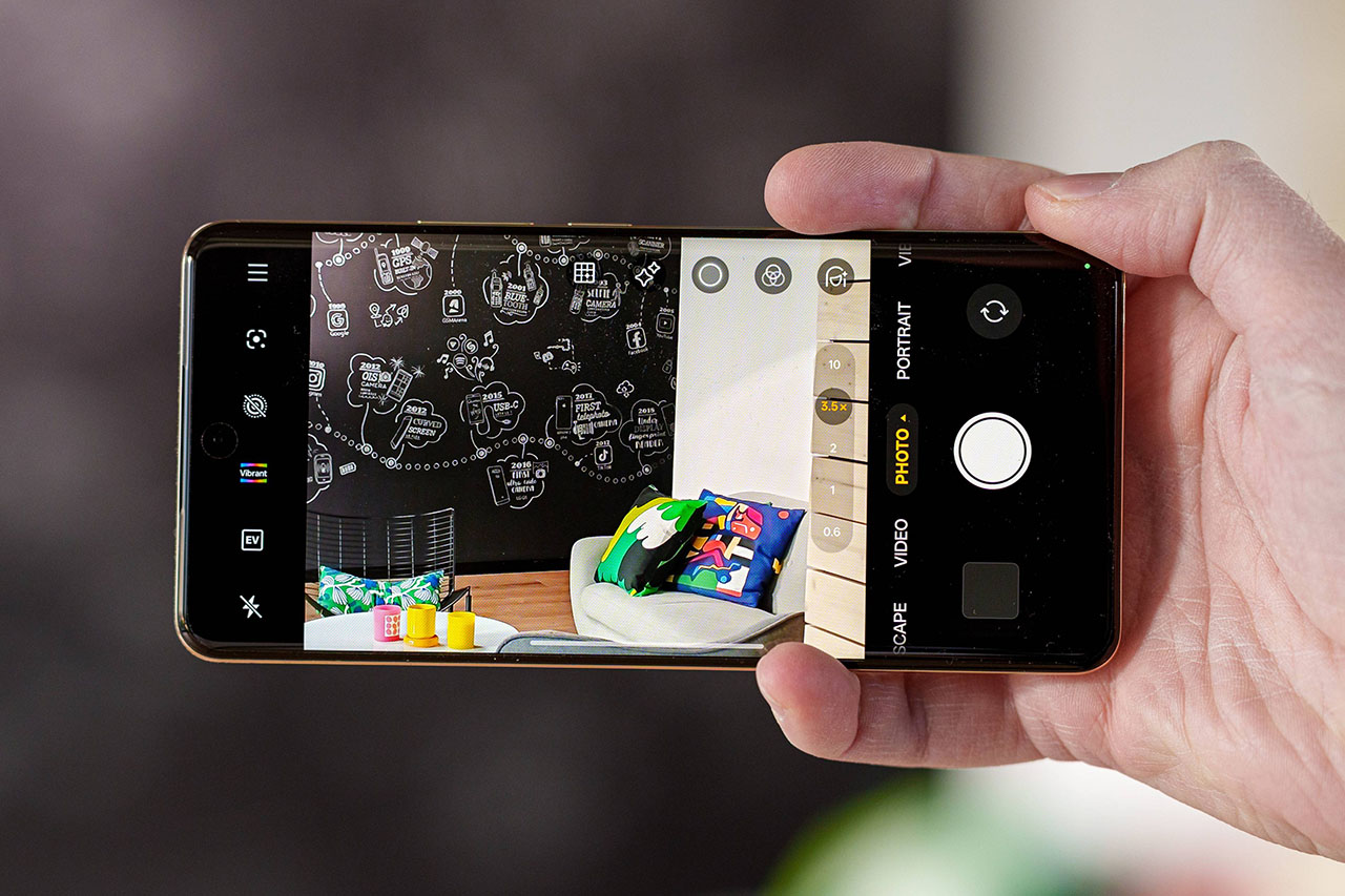 Chế độ chụp chân dung xóa phông Portrait Mode realme 16 Pro+ 5G tự nhiên
