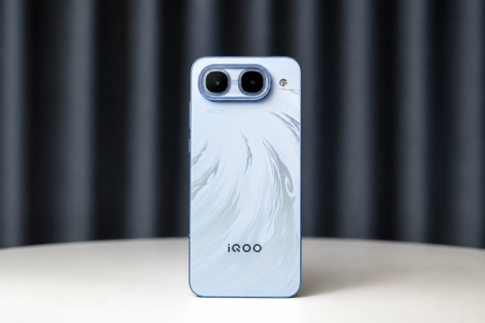 Trên tay iQOO Neo 11 Ultra - Tổng thể thiết kế