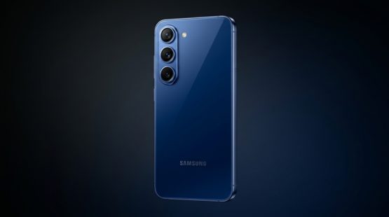 Samsung Galaxy S26 FE màu Xanh Blueberry với cụm 3 camera sau