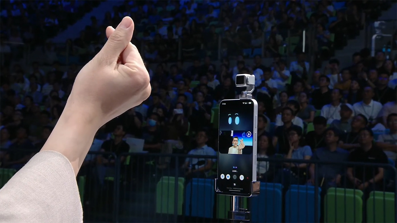 Pin silicon-carbon 7060 mAh trên HONOR Robot Phone