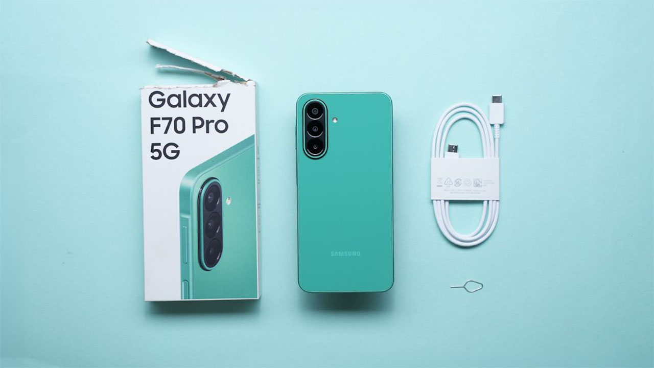 Samsung Galaxy F70 Pro 5G cùng hộp máy và phụ kiện