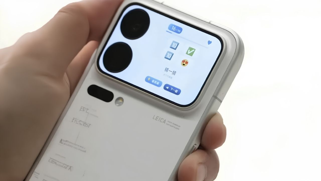 Màn hình Super Pixel Display 2.0 viền siêu mỏng 0.99mm và nút AI tiện dụng