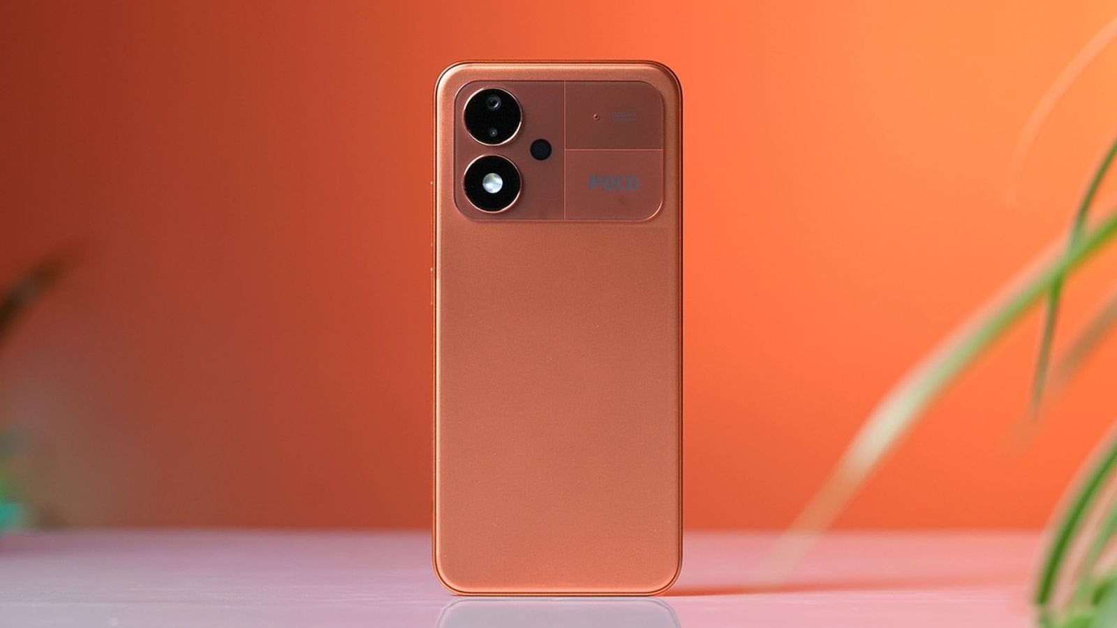 Cận cảnh cụm camera 50MP trên mặt lưng POCO M8 Power 5G