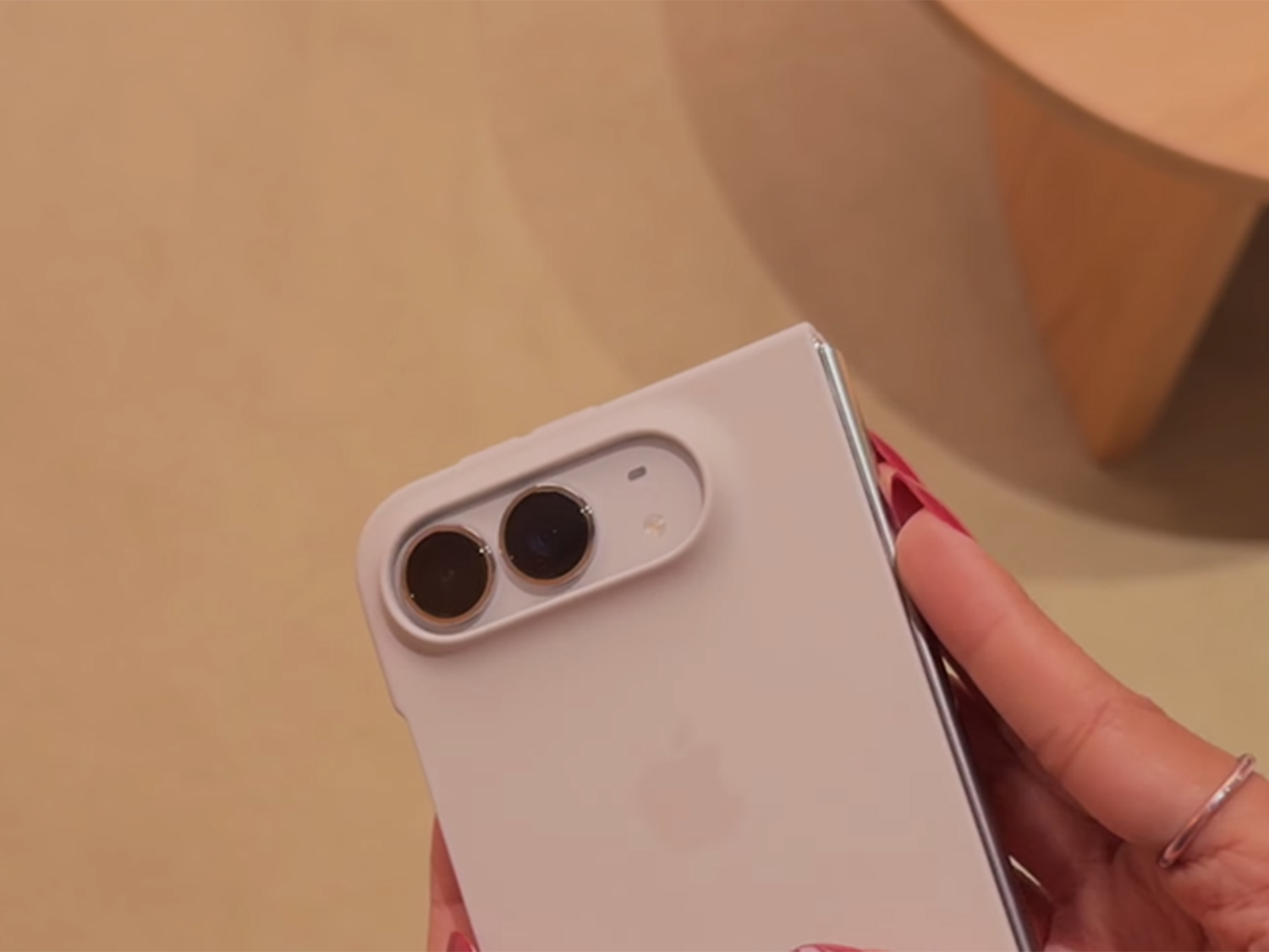 Cụm camera sau kép 48MP Fusion cao cấp trên iPhone Duo