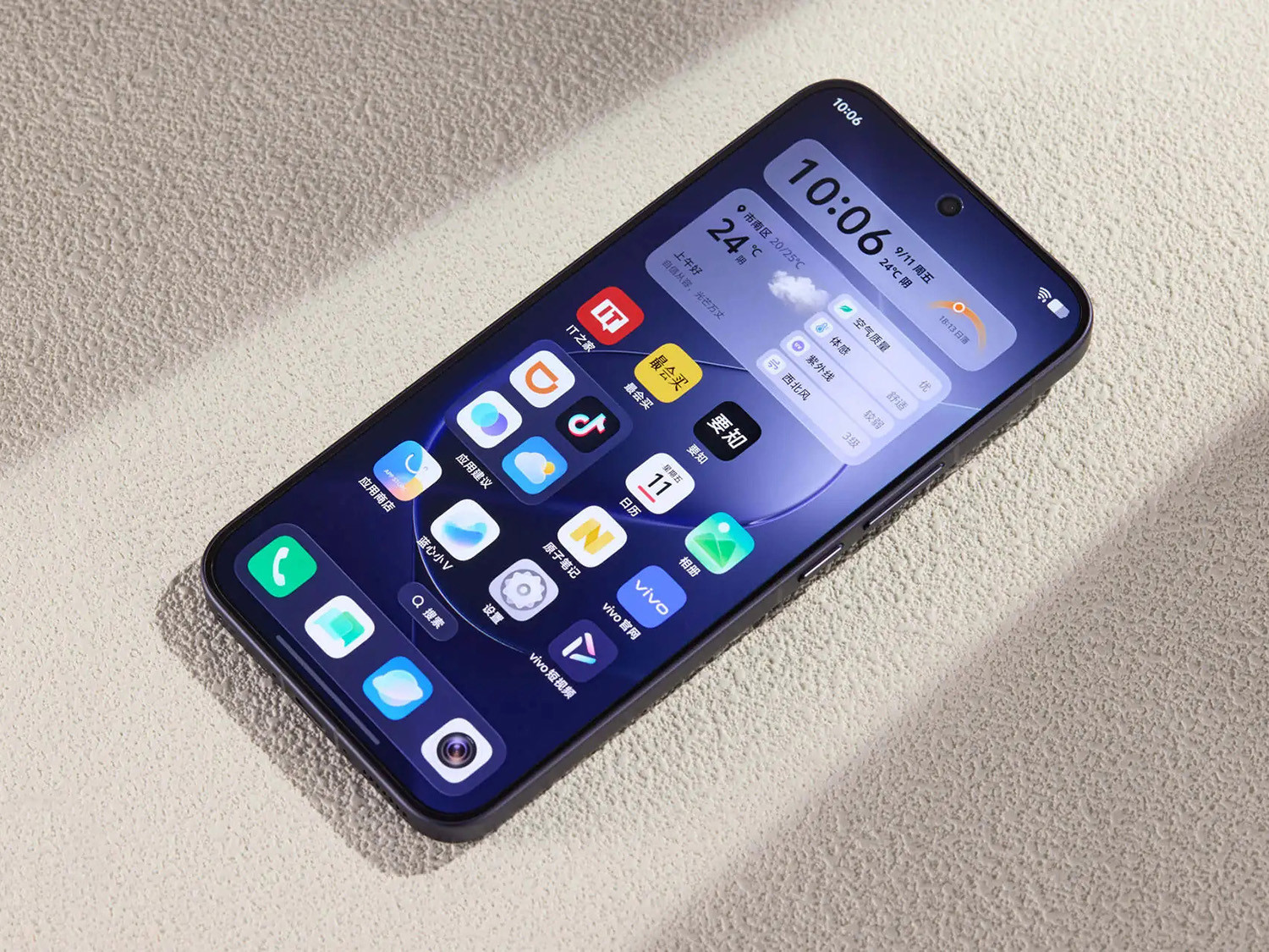 Màn hình LTPO AMOLED Everest 2K tần số quét 165Hz rực rỡ của iQOO 16