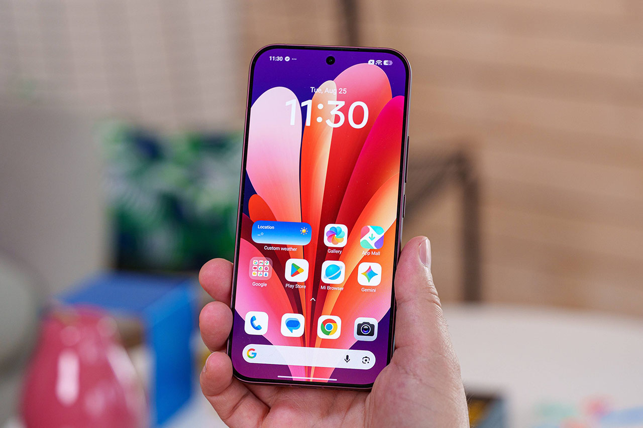 Màn hình OLED 6.9 inch tần số quét 185Hz độ sáng đỉnh 10000 nits trên POCO F9 Ultra