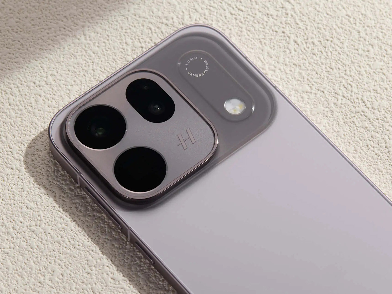 Cận cảnh cụm camera kép 200MP hợp tác cùng Hasselblad trên mặt lưng OPPO Find X10
