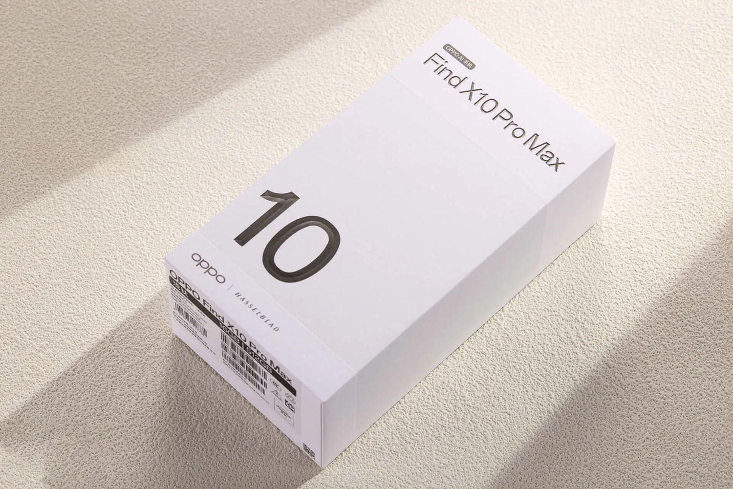 Hộp đựng điện thoại OPPO Find X10 Pro Max thiết kế trắng tinh tế