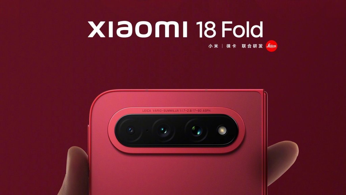Mặt lưng Xiaomi 18 Fold màu đỏ West Field Red cùng cụm camera Deco