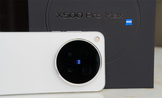 Cận cảnh camera chính 50MP Sony Blueprint 900 trên Vivo X500 Pro Max