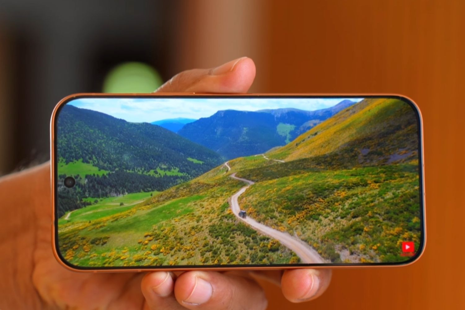 Màn hình AMOLED 1.5K 144Hz hiển thị sắc nét của Vivo V80