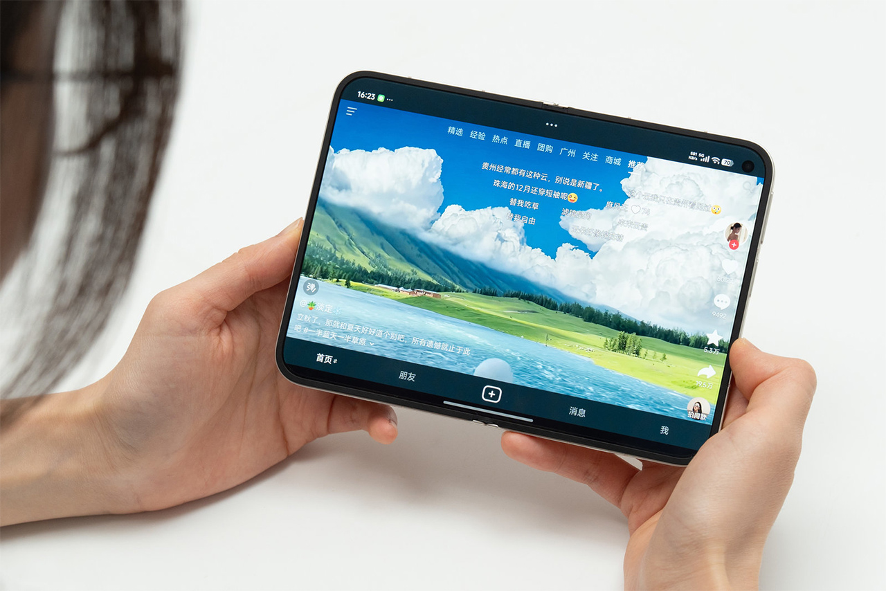 Màn hình chính LTPO AMOLED 7.58 inch của Xiaomi 18 Fold