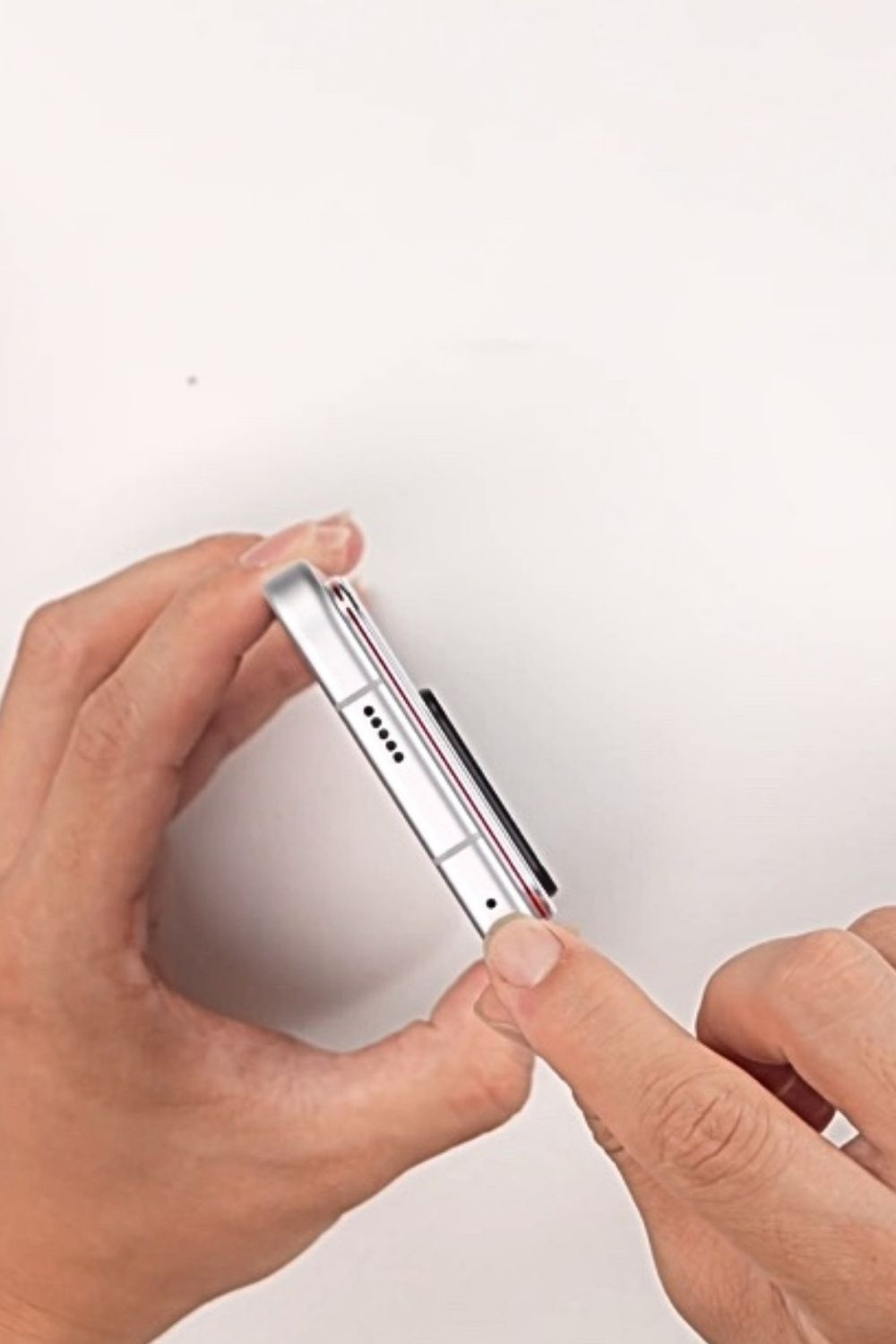 Cạnh trên Honor WIN 2 với micro phụ chống ồn đàm thoại