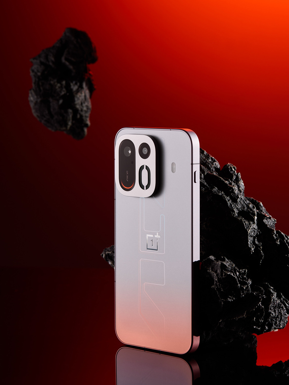 Cạnh trái OnePlus Ace 7 với phím gạt âm thanh Alert Slider đặc trưng