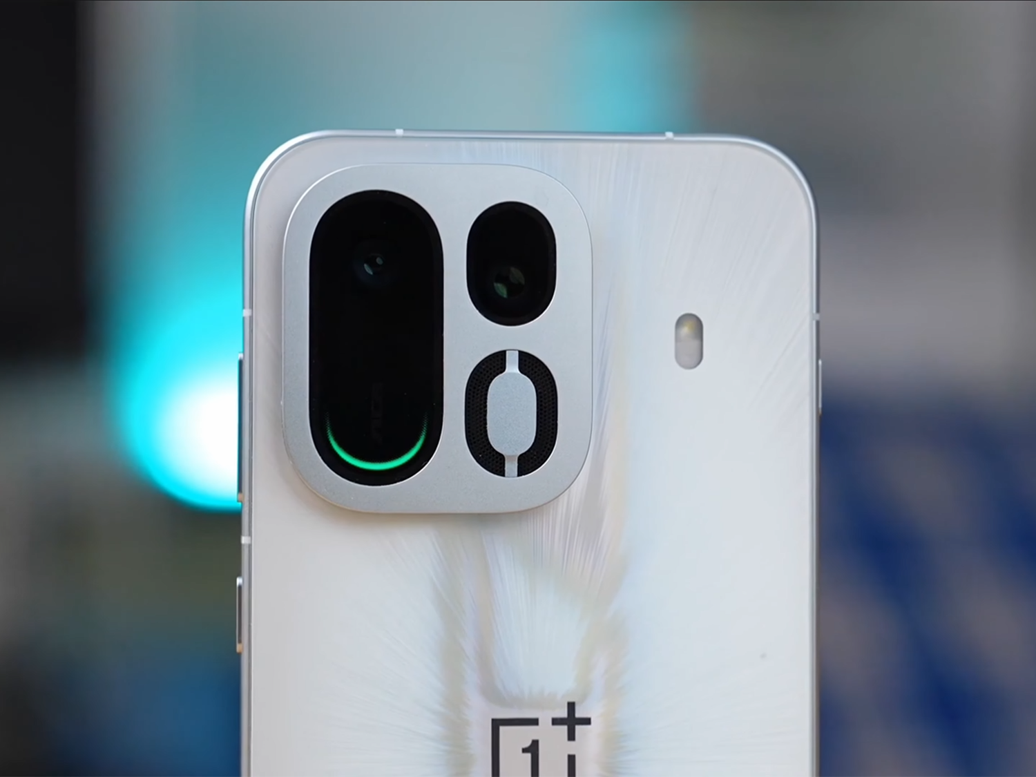 Camera sau OnePlus Ace 7 Pro gồm cảm biến 200MP OIS và tele tiềm vọng 50MP zoom 3.5x