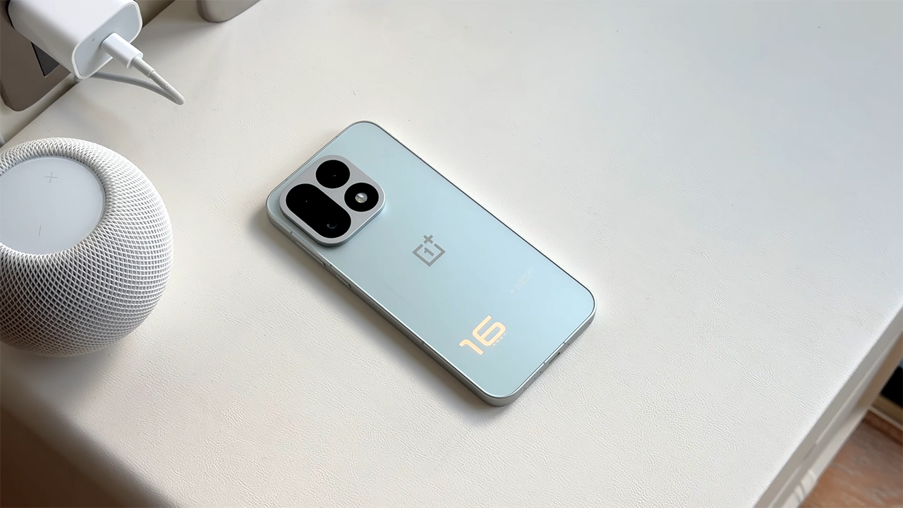 Thiết kế mặt lưng kính nhám cao cấp viền siêu mỏng trên OnePlus 16