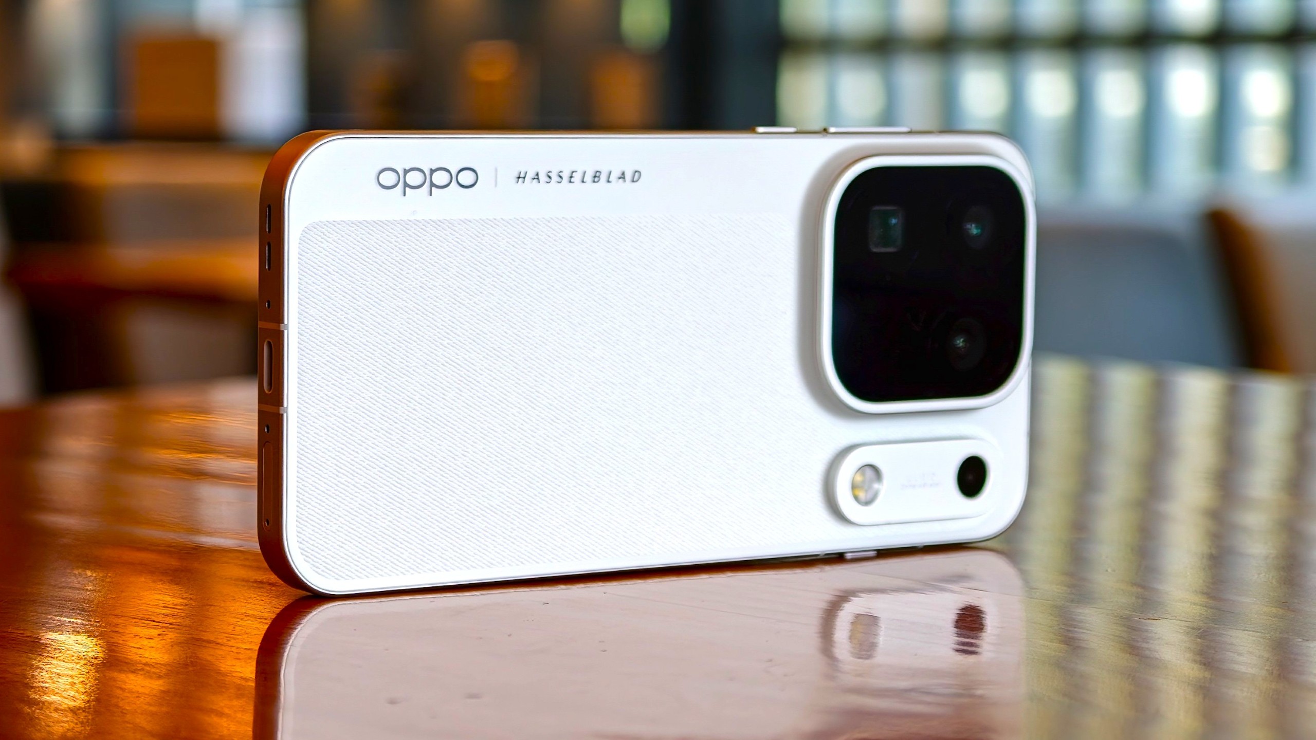 OPPO Find X10 Pro Max bản quốc tế bị cắt giảm cấu hình so với bản nội địa
