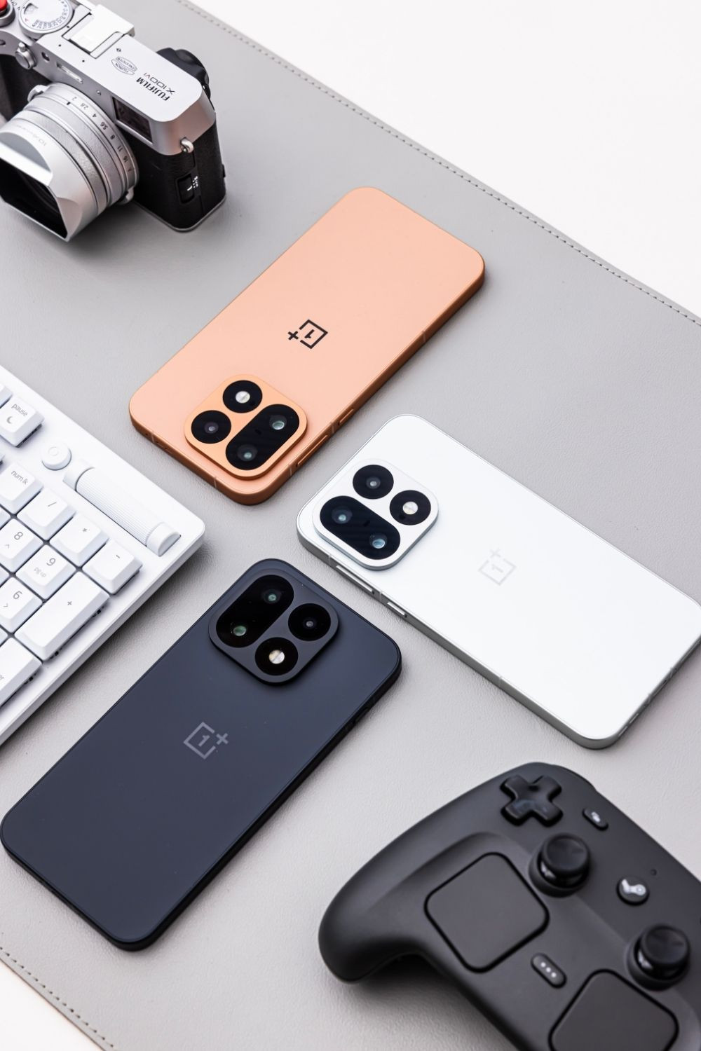 Ba tùy chọn màu sắc ấn tượng của OnePlus 16 Đen Bạc Cam