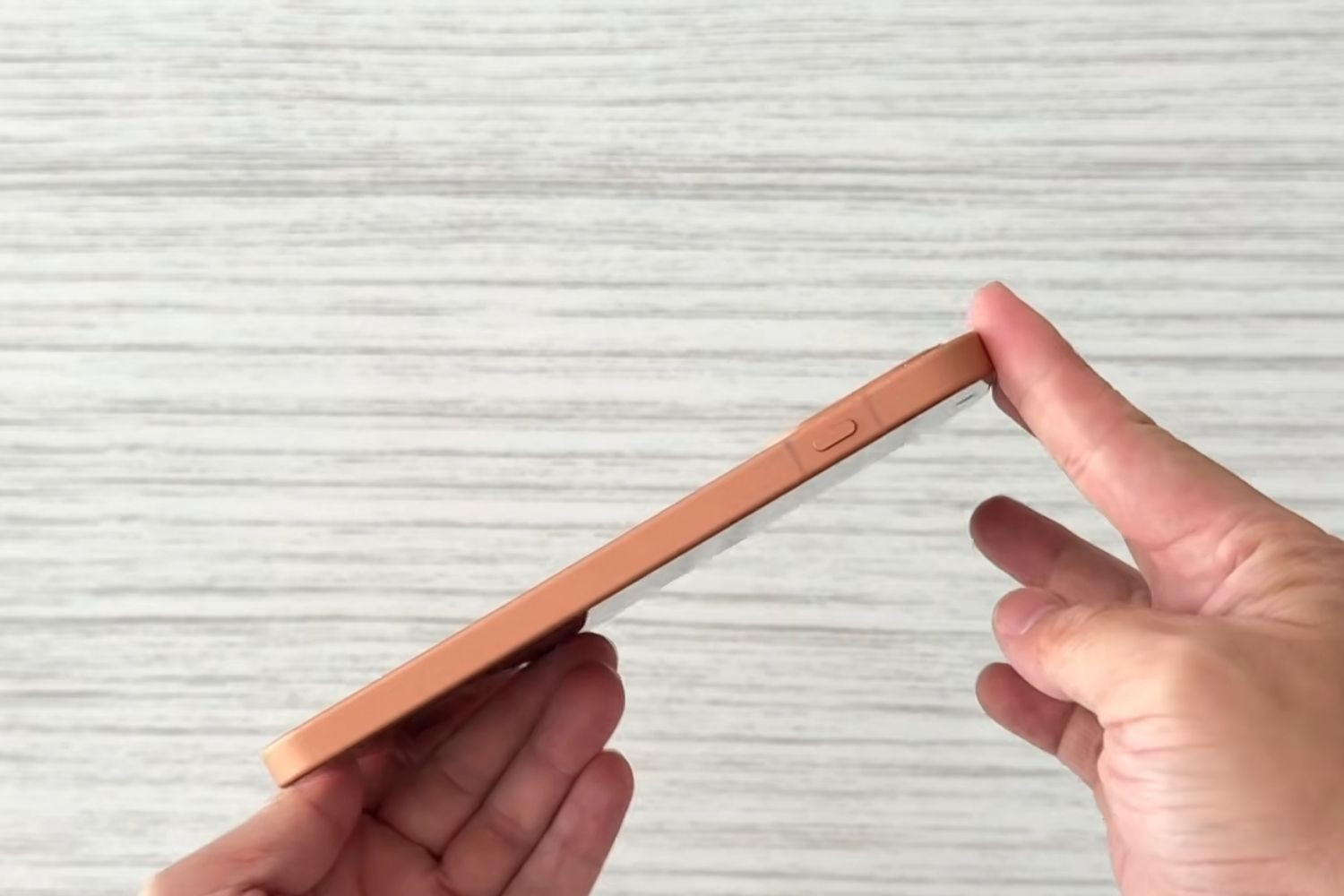Cạnh trái OnePlus 16 trang bị nút phím AI chuyên dụng