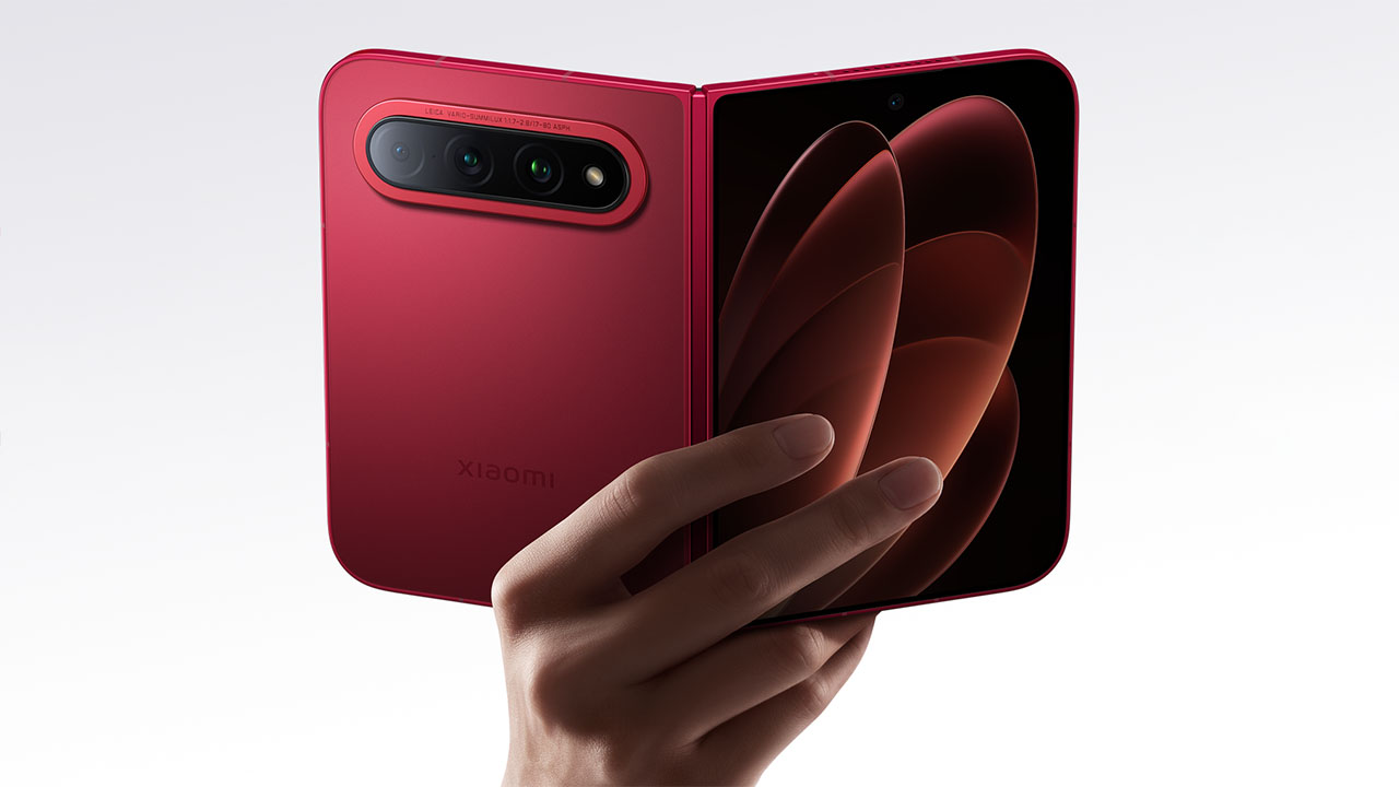 Trên tay Xiaomi 18 Fold màu đỏ sang trọng cụm camera Leica cao cấp