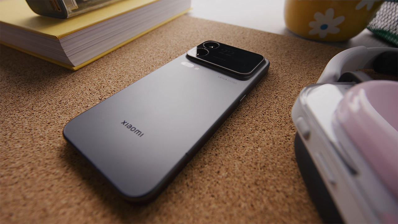 Thiết kế mặt lưng Xiaomi 18 Pro Max với màn hình phụ 2.9 inch sắc nét